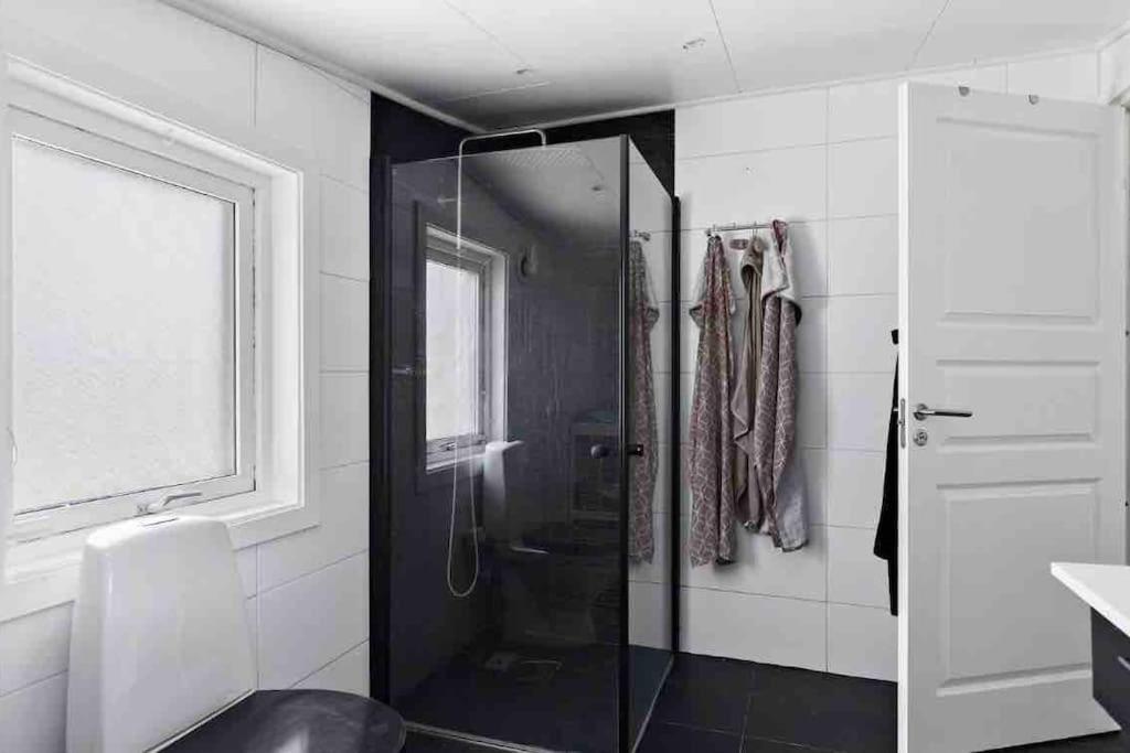Mysigt Hus Med Natur & Jacuzzi I Olofstorp Göteborg Extérieur photo