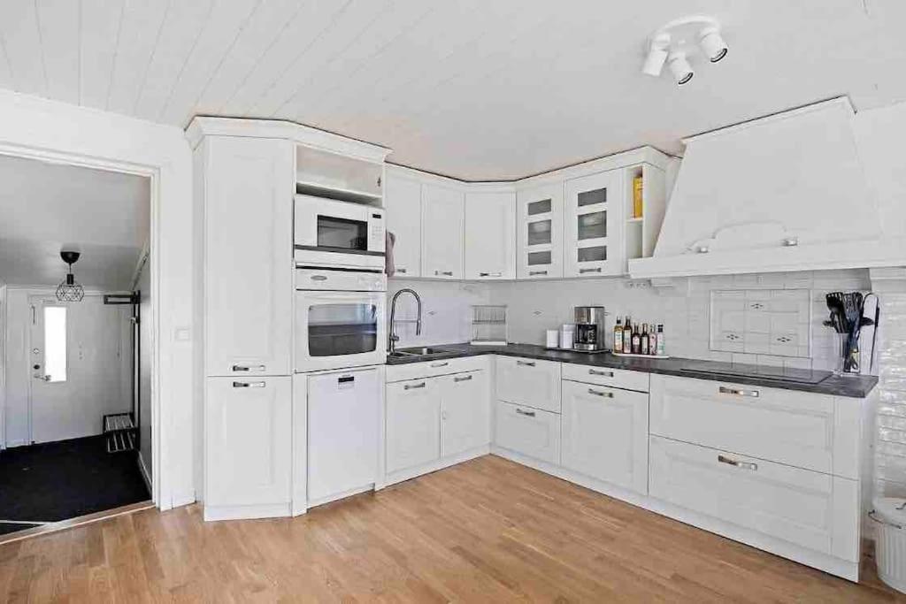 Mysigt Hus Med Natur & Jacuzzi I Olofstorp Göteborg Extérieur photo