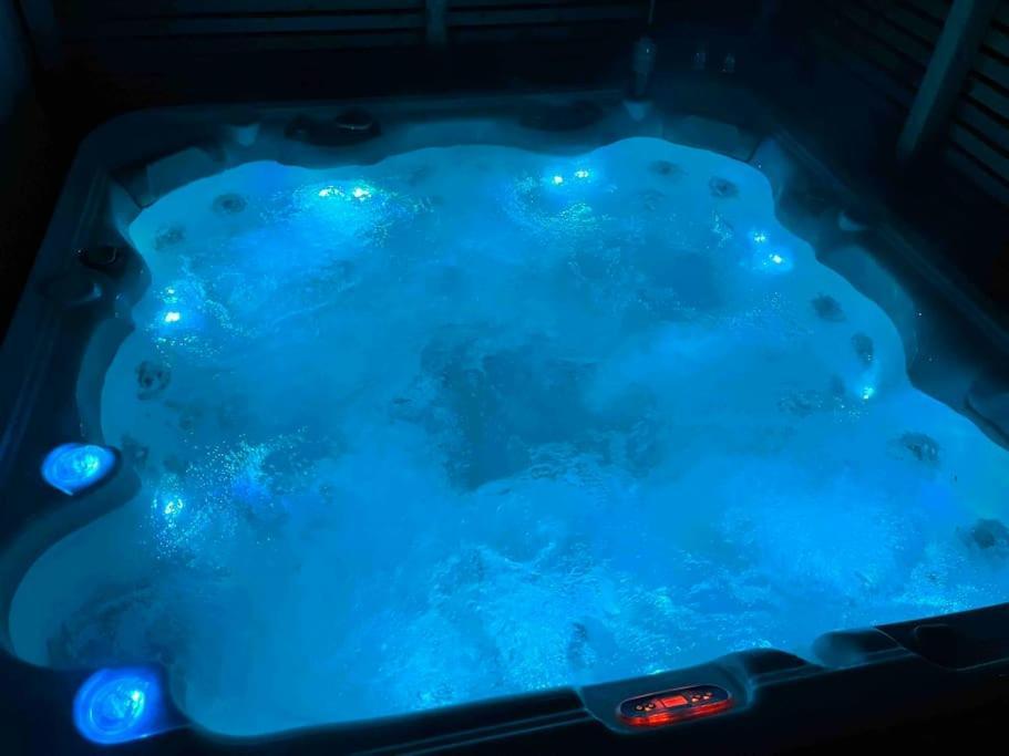 Mysigt Hus Med Natur & Jacuzzi I Olofstorp Göteborg Extérieur photo