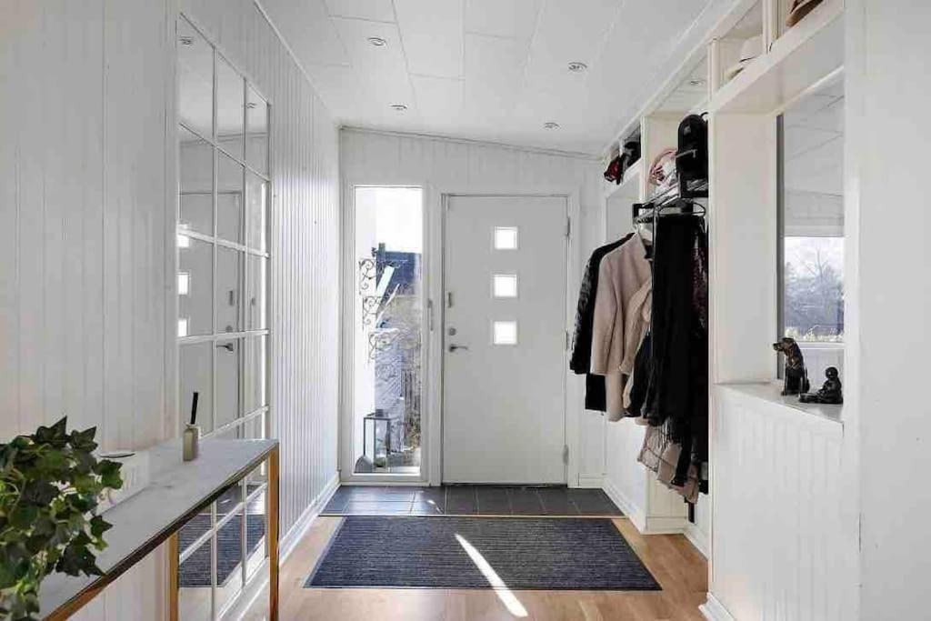 Mysigt Hus Med Natur & Jacuzzi I Olofstorp Göteborg Extérieur photo