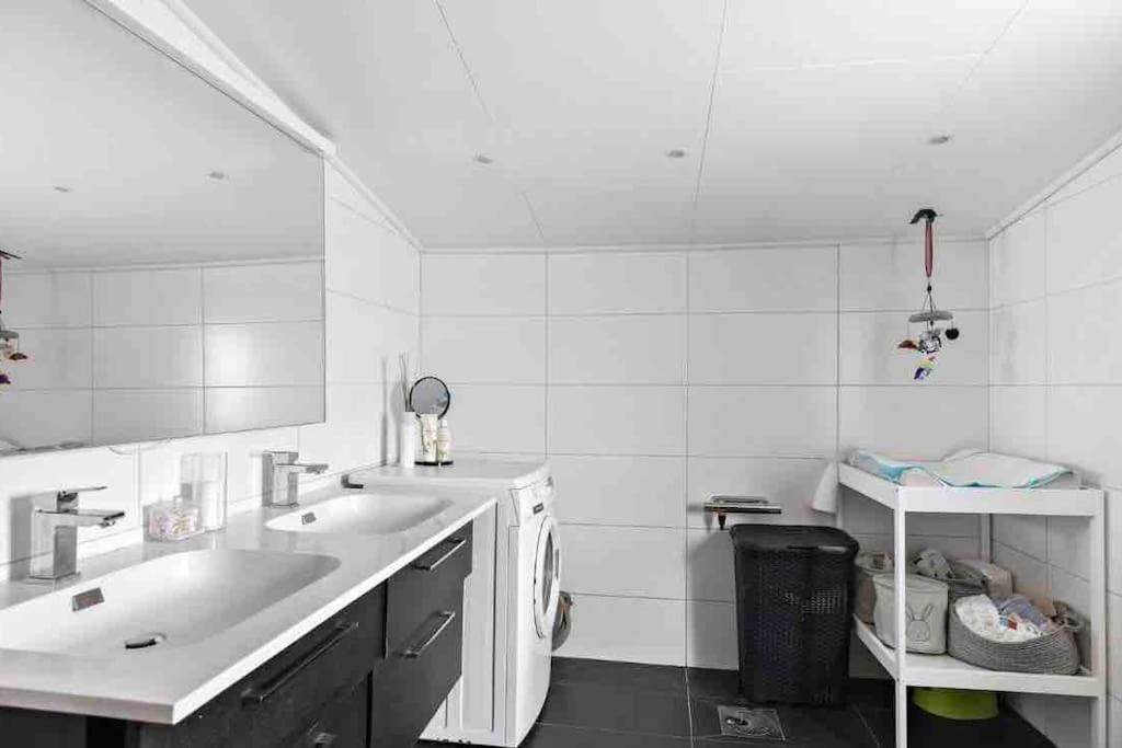 Mysigt Hus Med Natur & Jacuzzi I Olofstorp Göteborg Extérieur photo