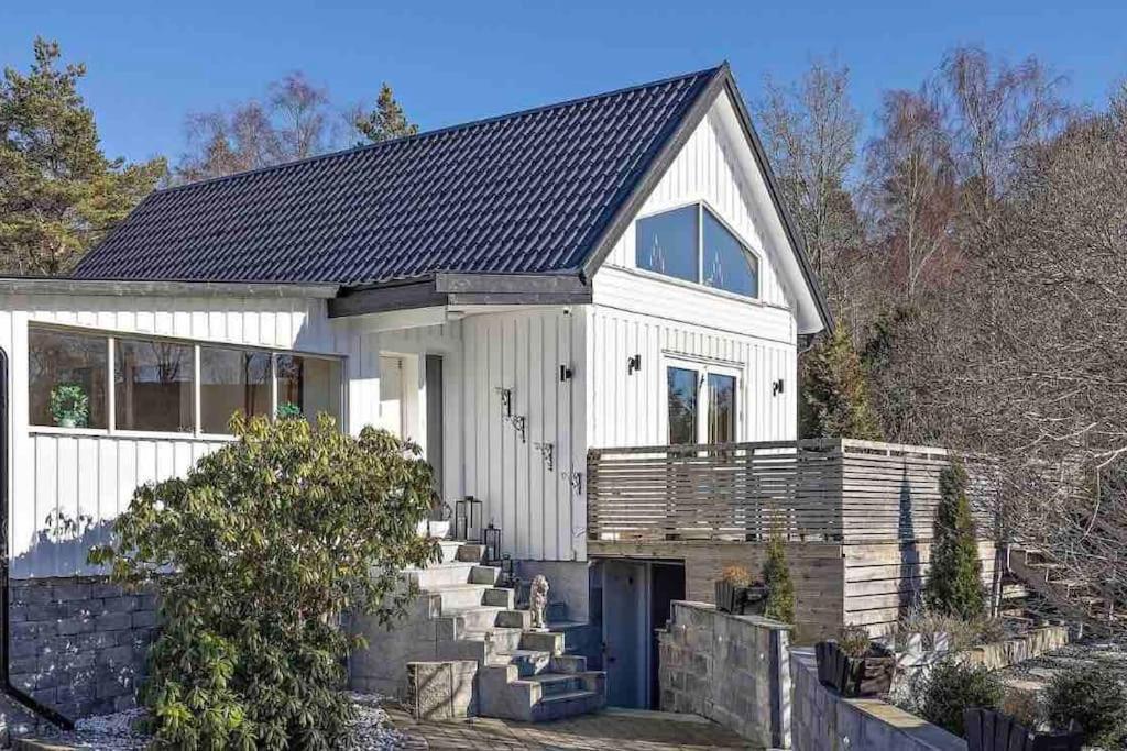 Mysigt Hus Med Natur & Jacuzzi I Olofstorp Göteborg Extérieur photo